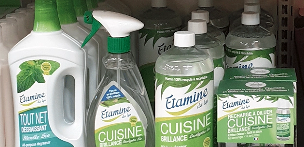 Rayonnage Comptoir des Lys en centre commercial